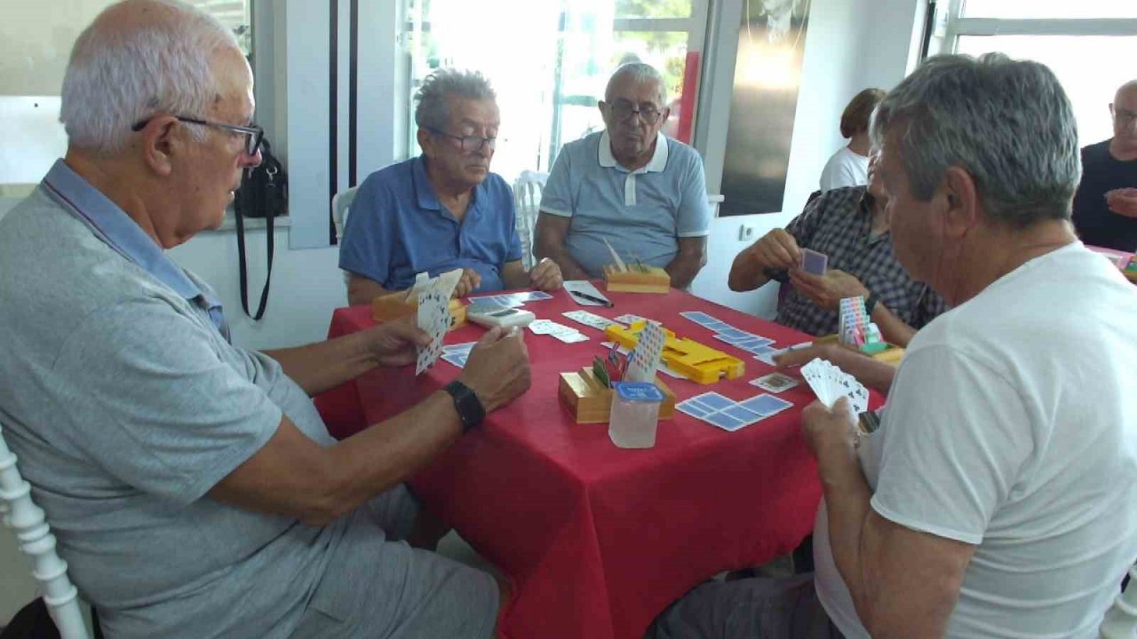 Burhaniye’de briç turnuvası 300 sporcuyu buluşturdu