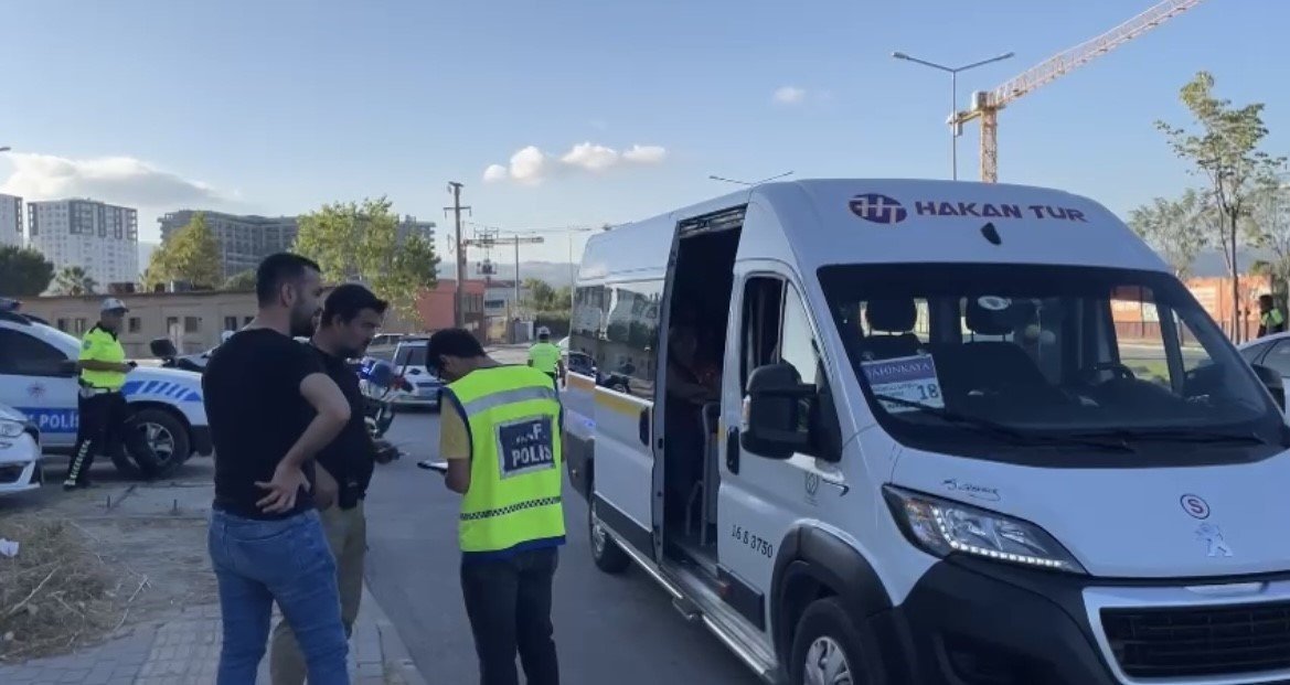 Bursa Emniyet Müdürlüğü, okul servislerini denetledi