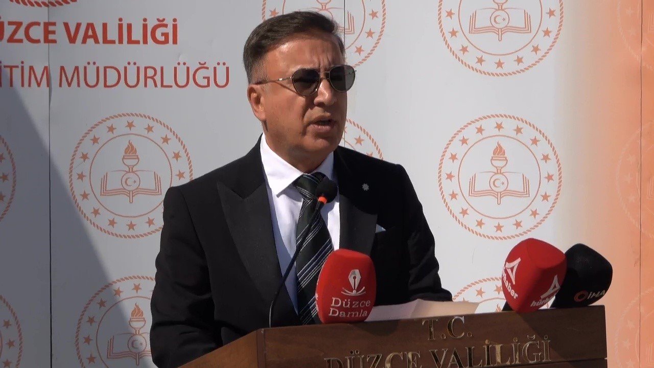 Şehrin en büyük ortaokulu törenle hizmete açıldı