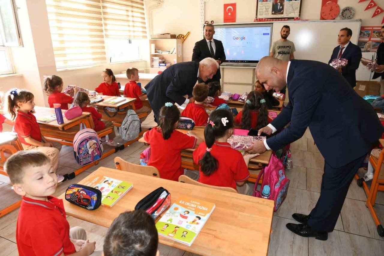 Lapseki’de 3 bin 795 öğrenci ders başı yaptı