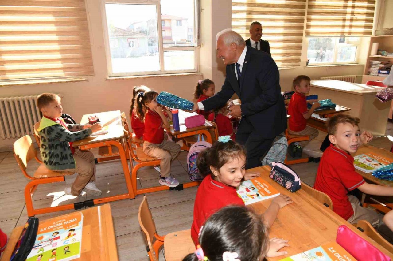 Lapseki’de 3 bin 795 öğrenci ders başı yaptı