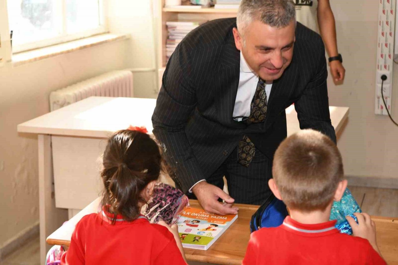 Lapseki’de 3 bin 795 öğrenci ders başı yaptı