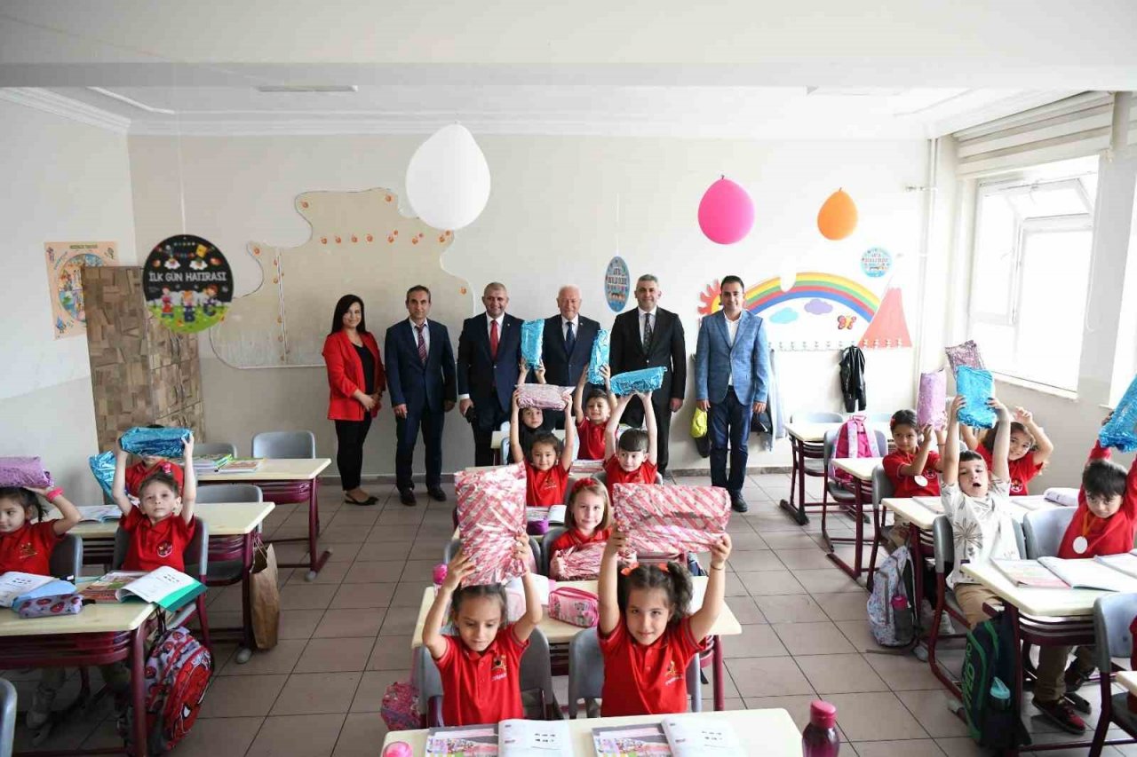 Lapseki’de 3 bin 795 öğrenci ders başı yaptı