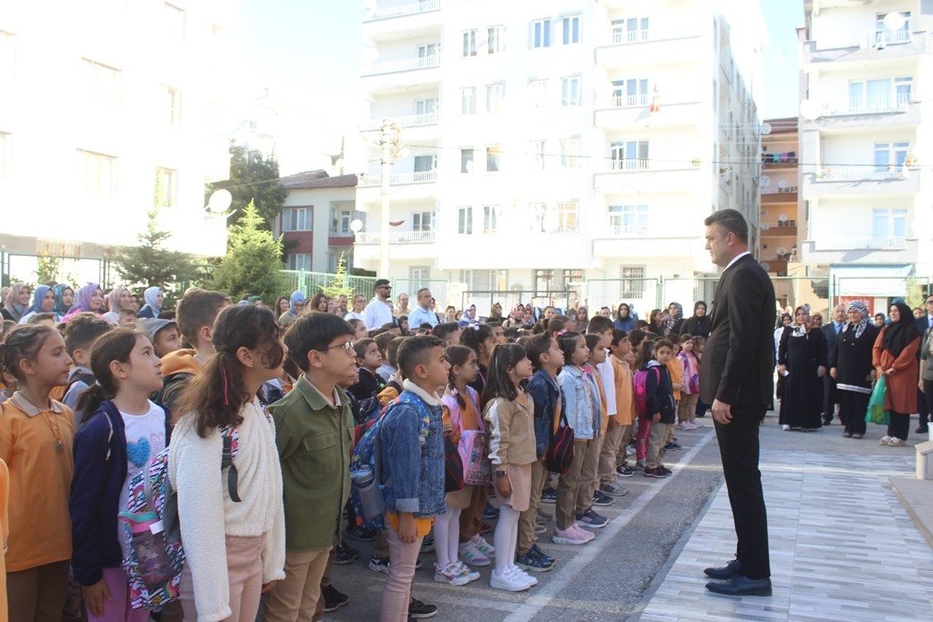 Sungurlu’da öğrenciler ders başı yaptı