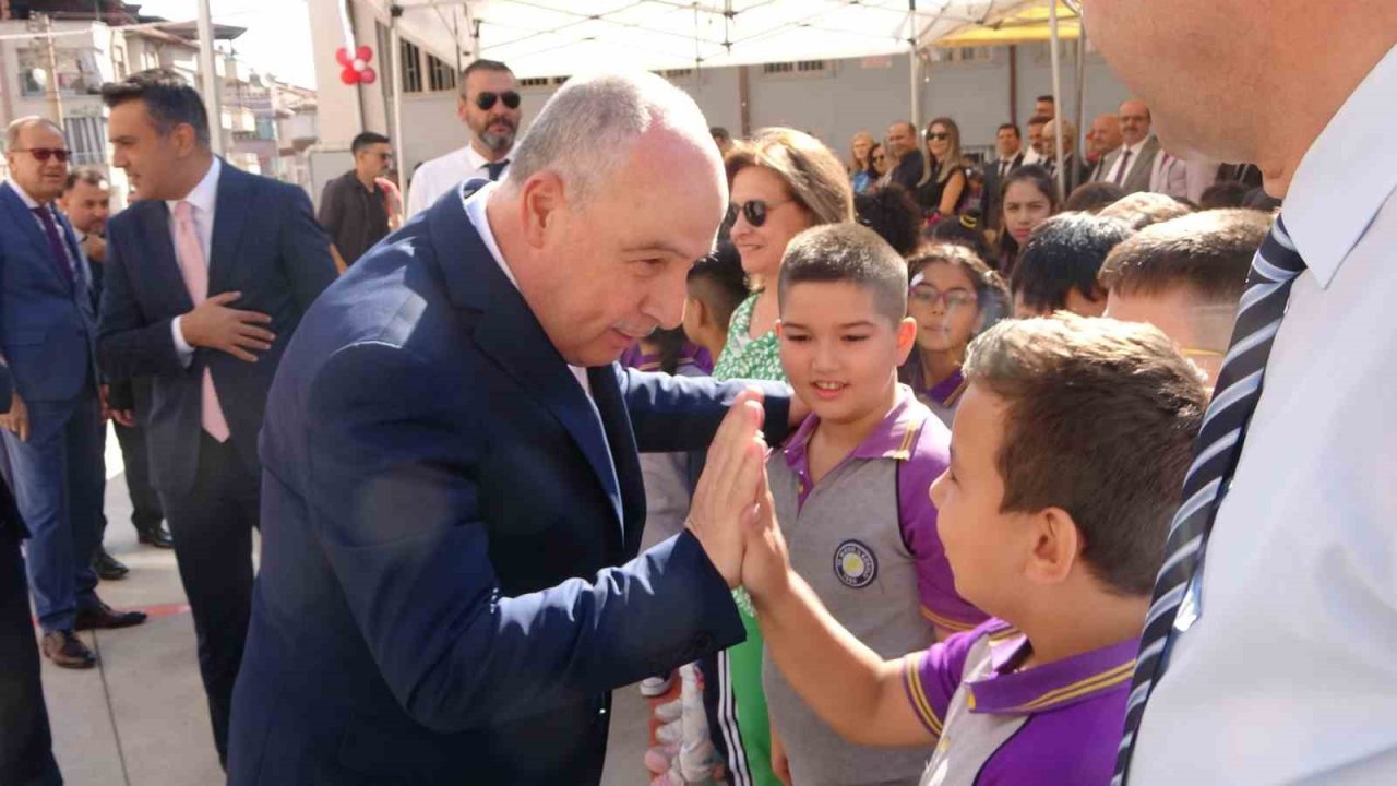 Denizli’de ilk ders zilini Vali Coşkun çaldı