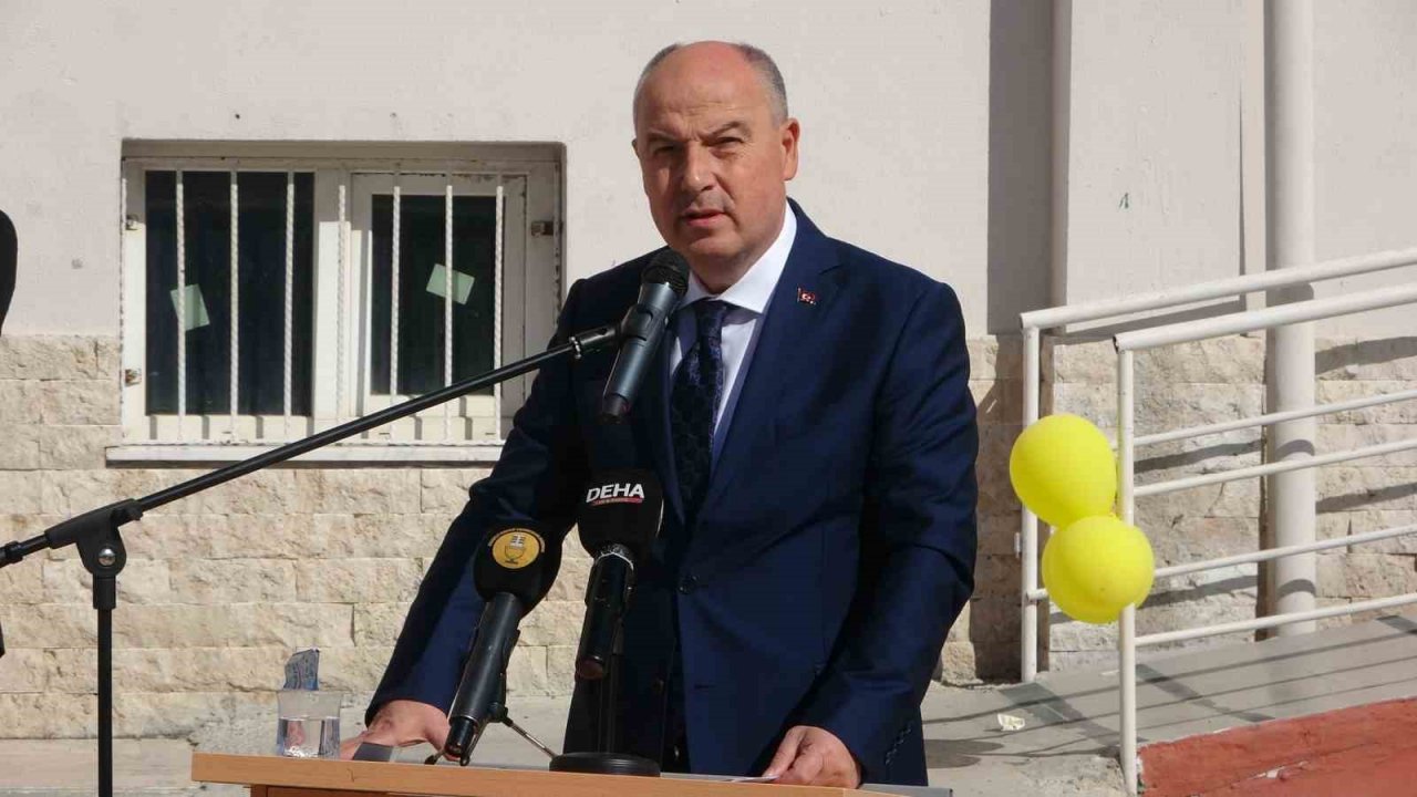 Denizli’de ilk ders zilini Vali Coşkun çaldı