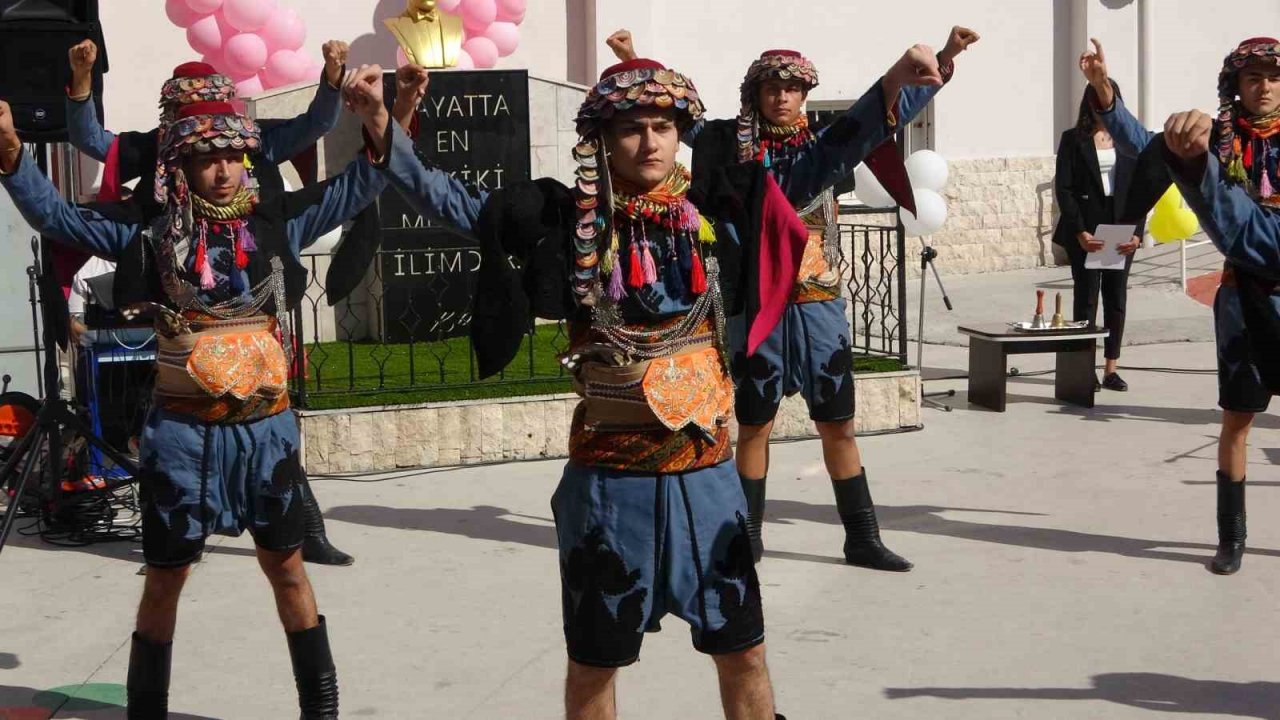 Denizli’de ilk ders zilini Vali Coşkun çaldı