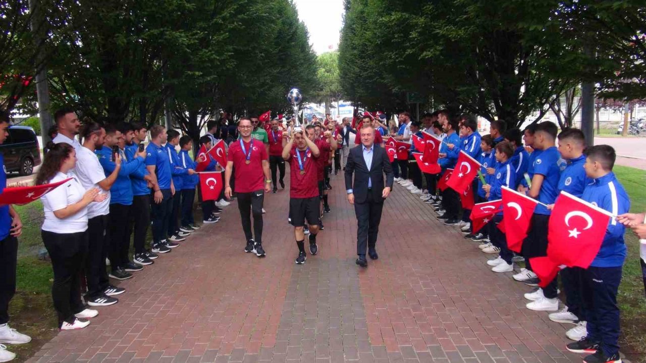 Down Sendromlu Futsal Milli Takımı’na coşkulu karşılama