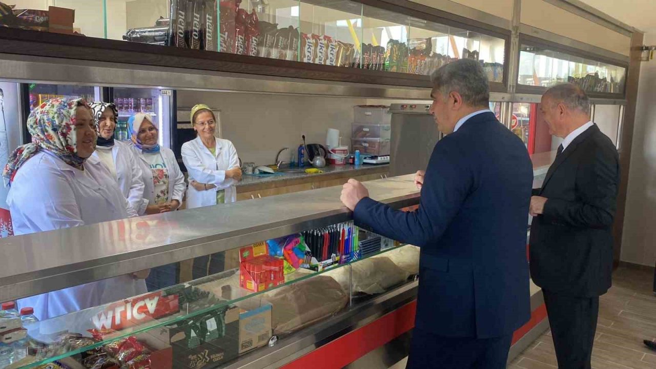 Şehrin en büyük ortaokulu törenle hizmete açıldı