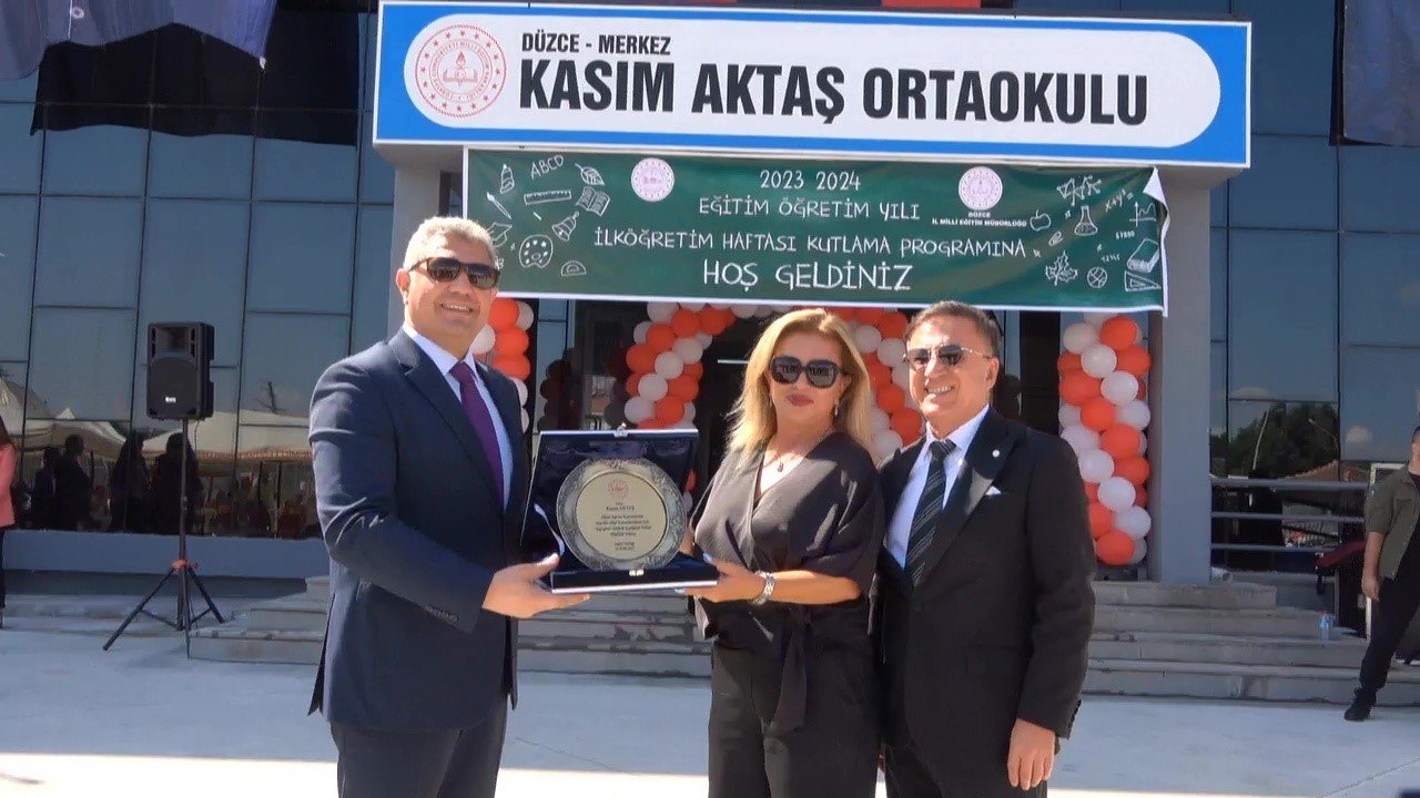 Şehrin en büyük ortaokulu törenle hizmete açıldı