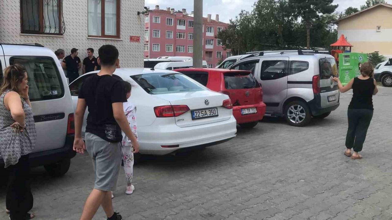 Otomobilin motor kısmına giren kedisini çıkarmak için saatlerce gözyaşlarıyla dil döktü