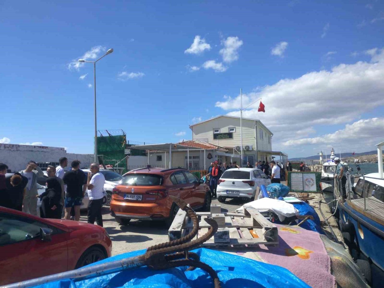 Marmara’da botta sürüklenip kaybolan 4 kişi bulundu: Rus bayraklı gemiye sığınmışlar