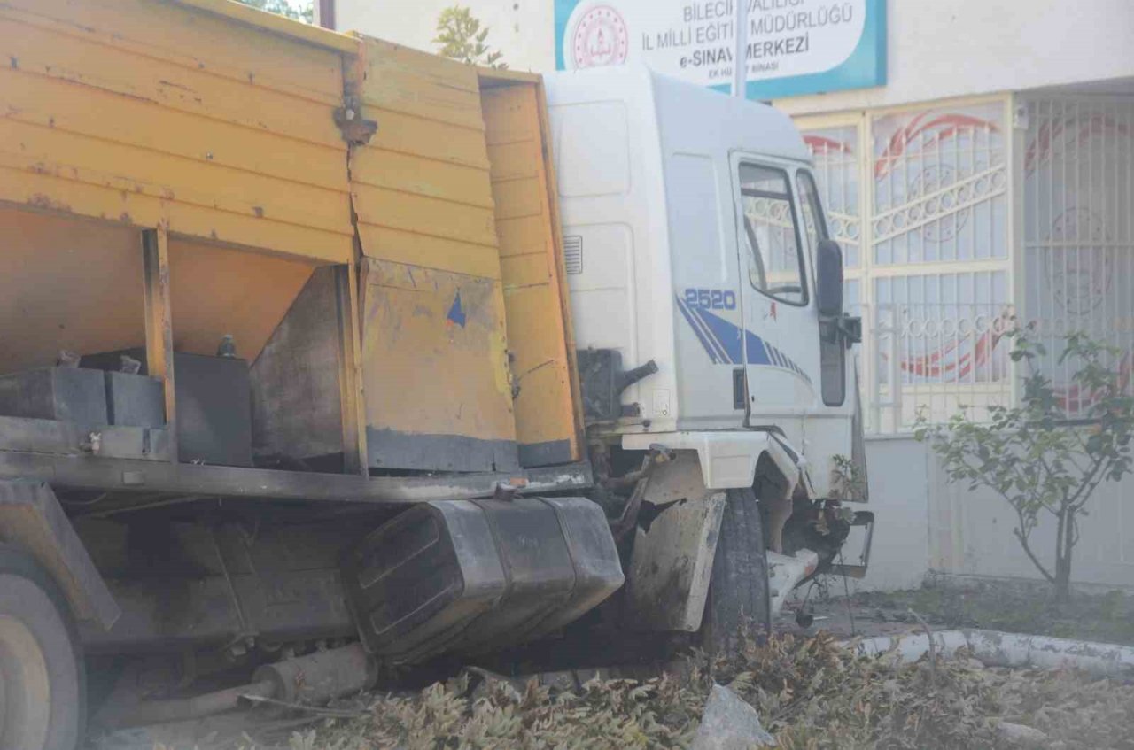 Yürekleri ağza getiren kaza ucuz atlatıldı