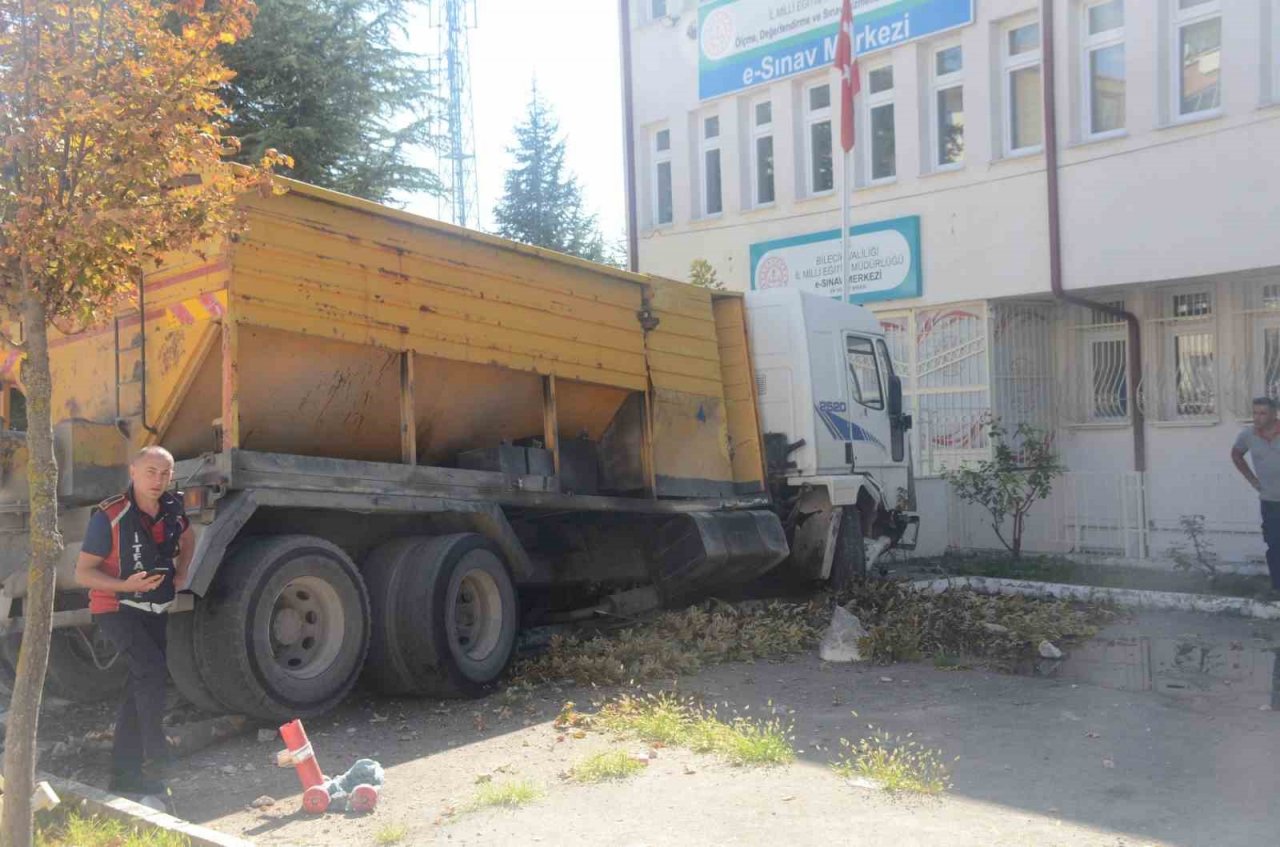 Yürekleri ağza getiren kaza ucuz atlatıldı