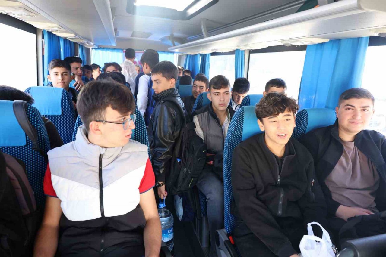 Gölbaşı Belediyesi’nden öğrencilere servis desteği