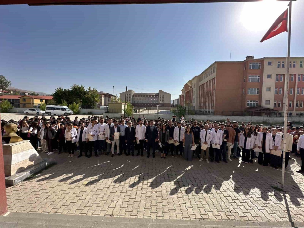 Yüksekova’da ders zili çaldı