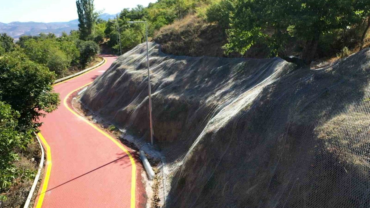 Kirazlıdere ve Andık Deresi yol bölgesine çelik tel döşeniyor