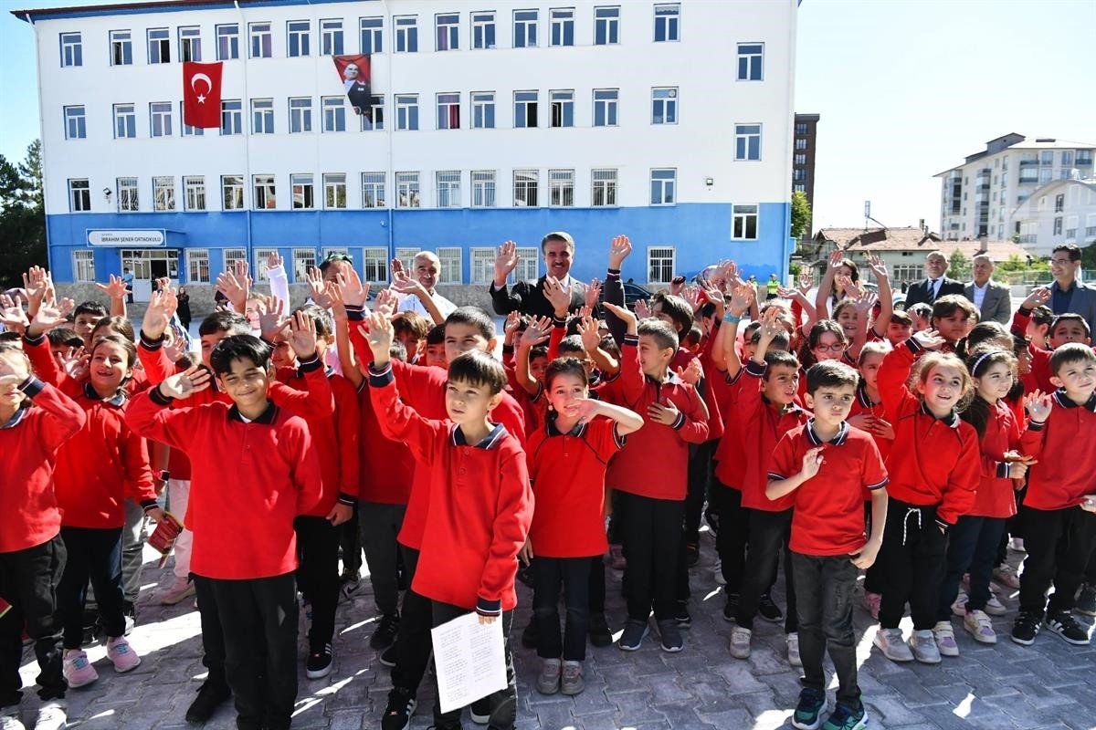 Isparta’da 88 bin 14 öğrenci ders başı yaptı