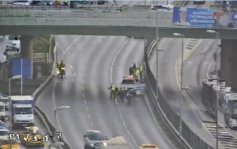 D-100 Karayolu’nda koşan başı boş atlar trafiği birbirine kattı