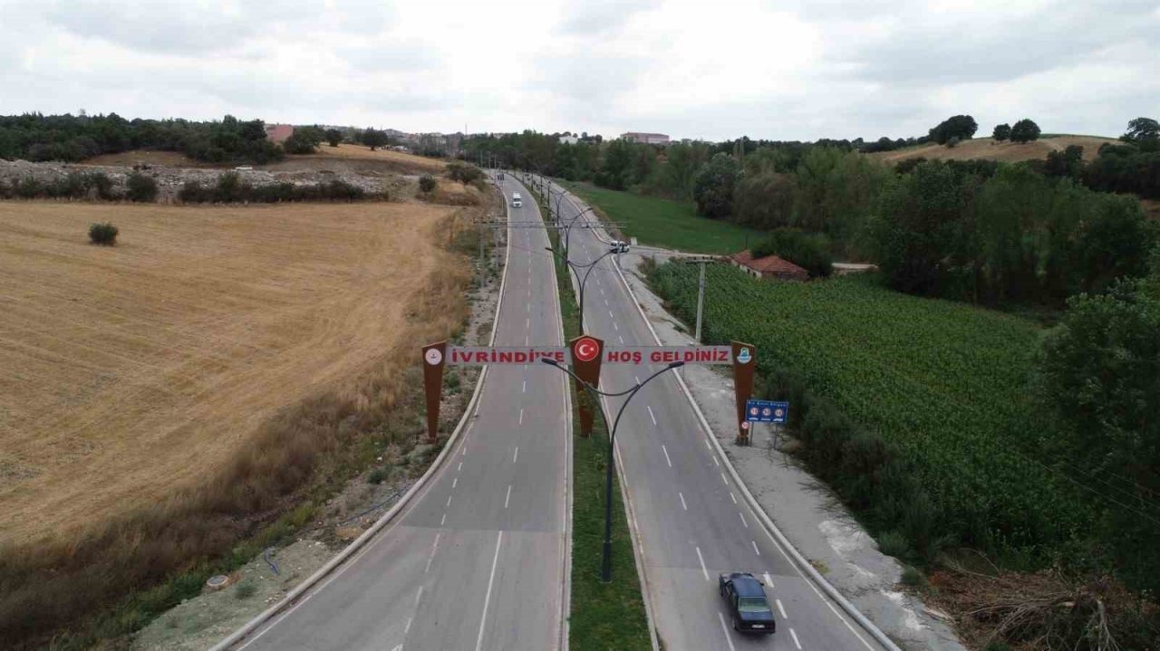 İvrindi’de deforme olan yollara sıcak asfalt