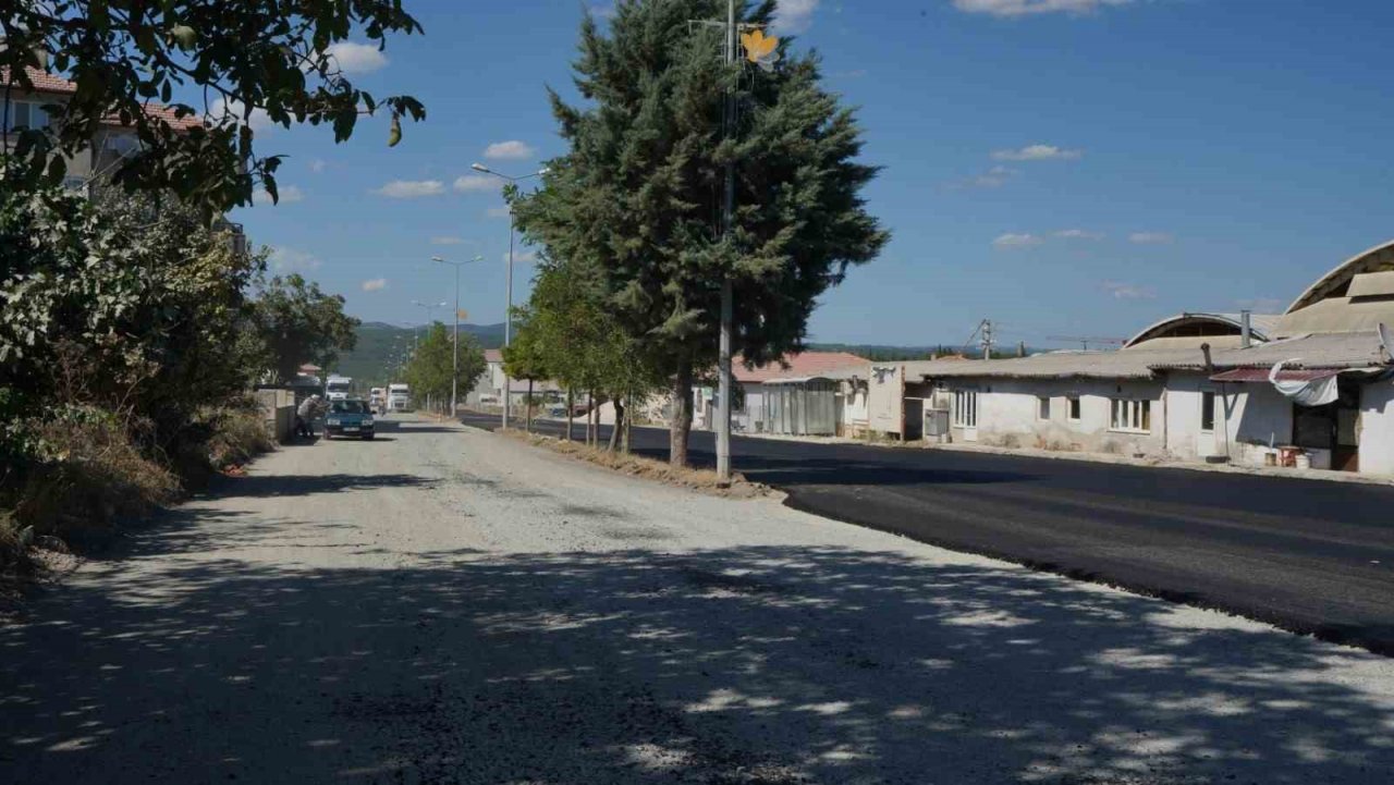 İvrindi’de deforme olan yollara sıcak asfalt