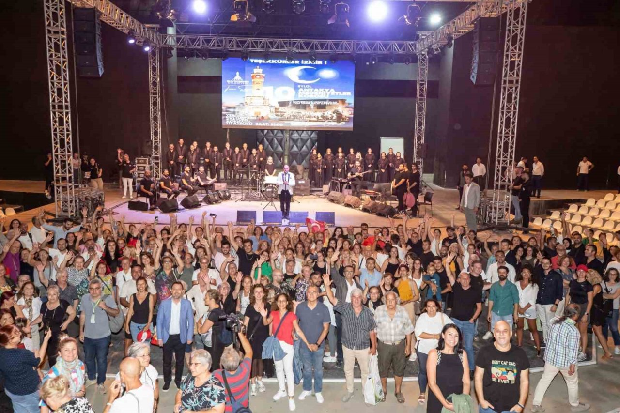 Hatay Medeniyetler Korosu’ndan 92. İEF’de teşekkür konseri