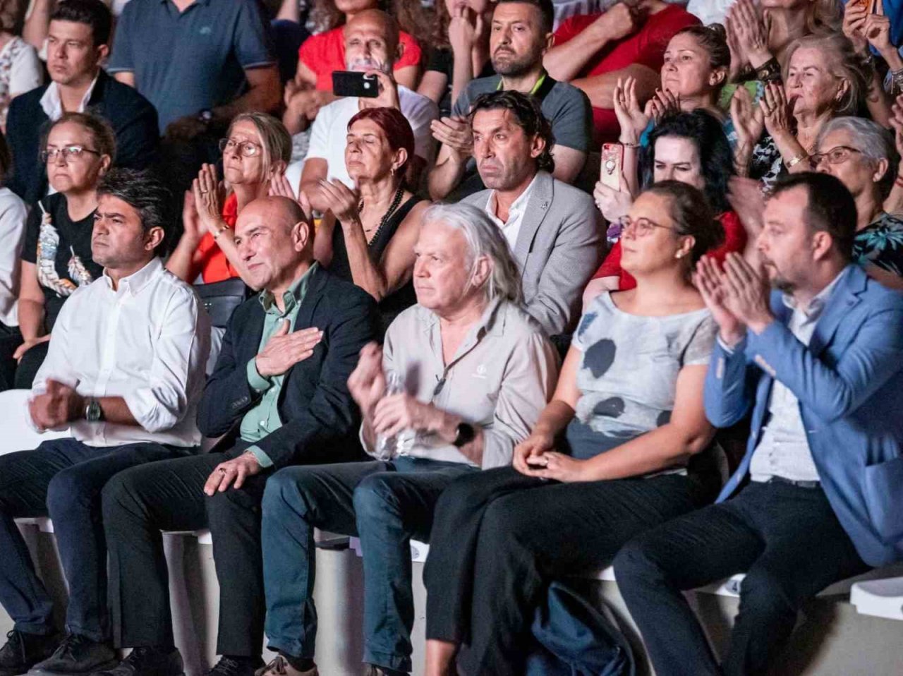 Hatay Medeniyetler Korosu’ndan 92. İEF’de teşekkür konseri
