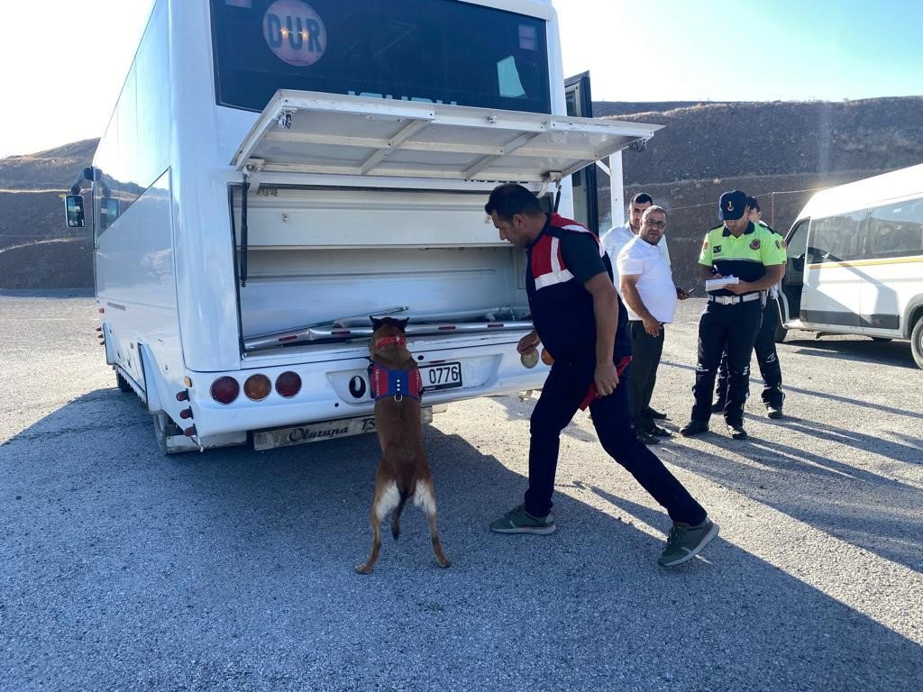 Jandarmadan okul servisi denetimi