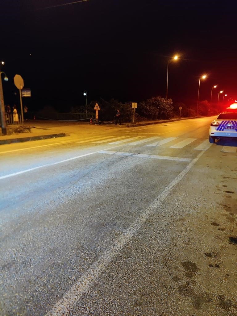 Bisikletliye çarpmamak için Filyos Çayı’na uçtu: 3 yaralı