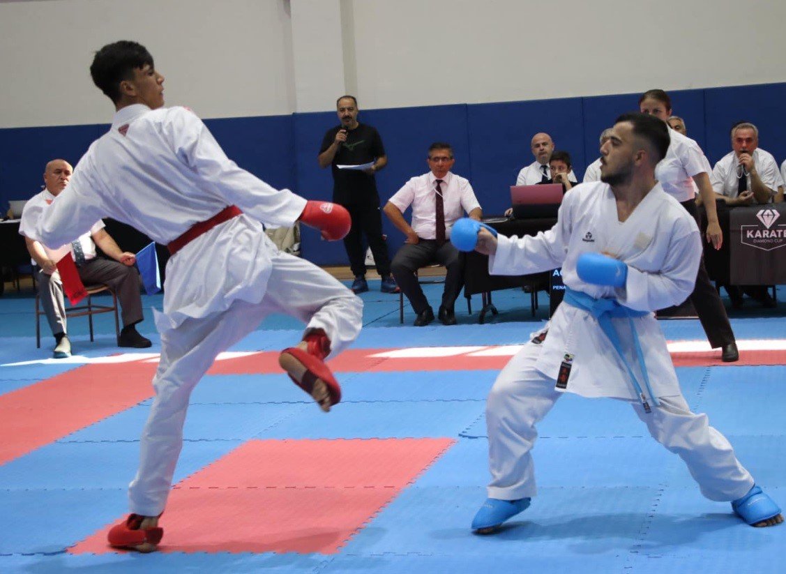 Tavşanlı’da düzenlenen Karate Turnuvası ödül töreni ile sona erdi