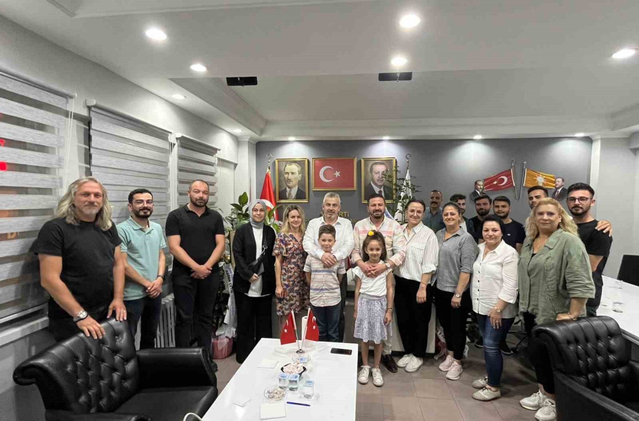 Karesi’de Başkan Hakan Aka’ya vatandaşlardan tebrik