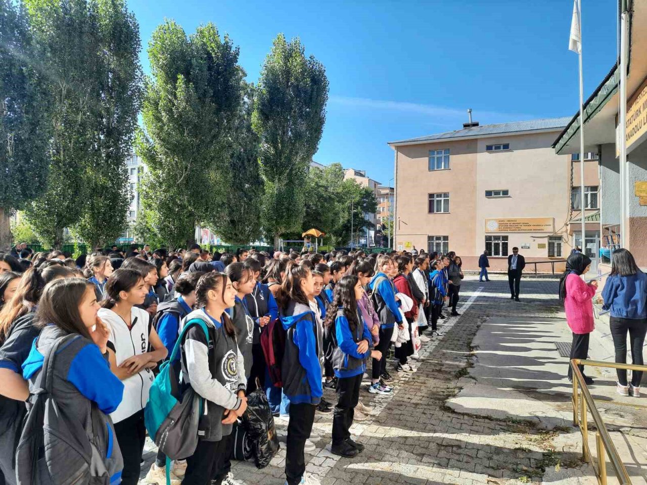 Kars’ta 2023-2024 eğitim öğretim yılının ilk zili çaldı