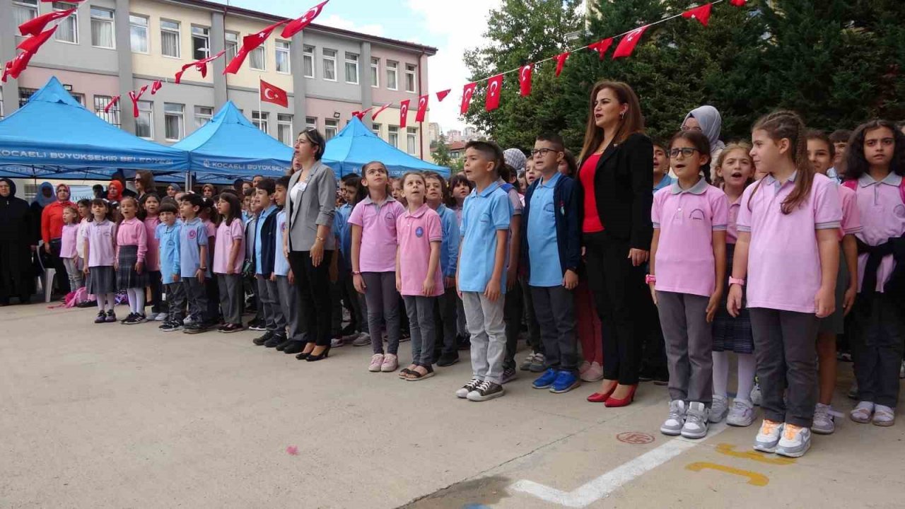 Kocaeli’de öğrenciler ders başı yaptı