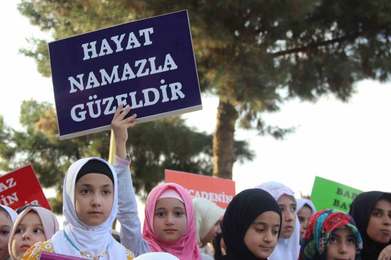 Cizre’de yüzlerce çocuk namaz etkinliğinde buluştu