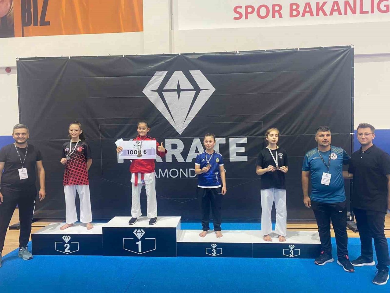 Manisa BBSK’lı karatecilerden 7 madalya daha