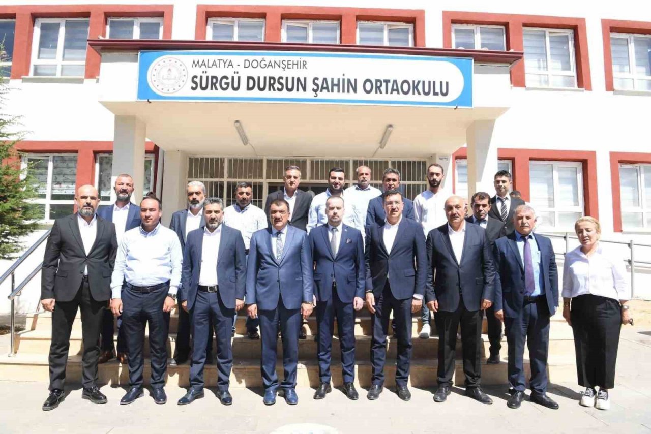 MAGİNDER’den öğrencilere kırtasiye desteği