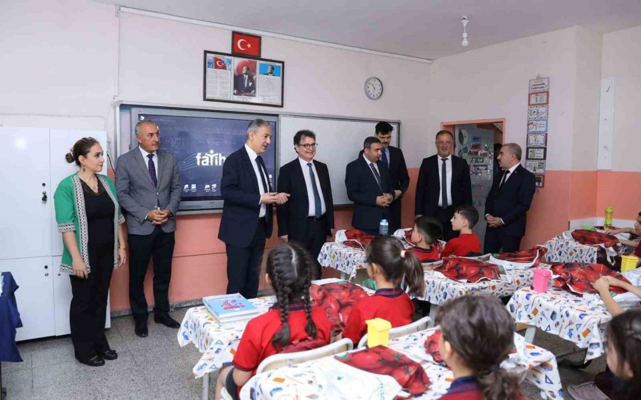 Vali Tuncay Akkoyun İlköğretim Haftası kutlama programına katıldı