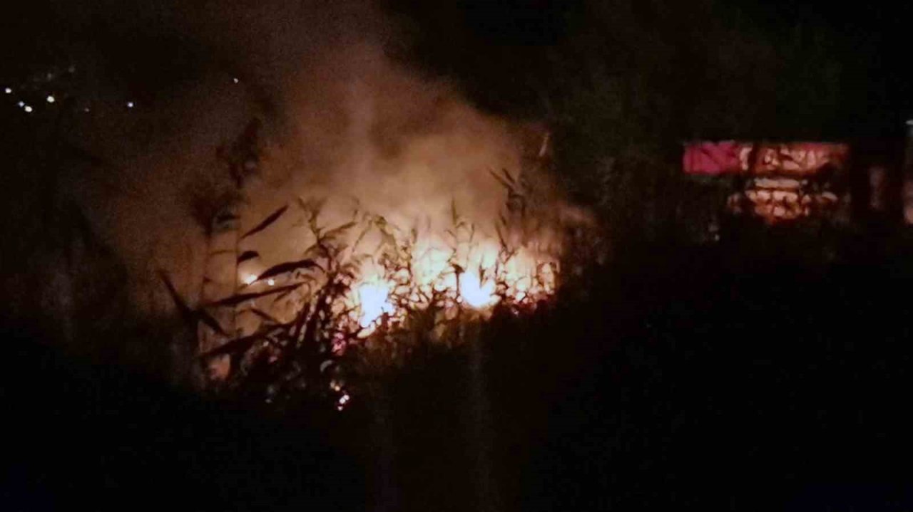 Ula’da çöplük yangını