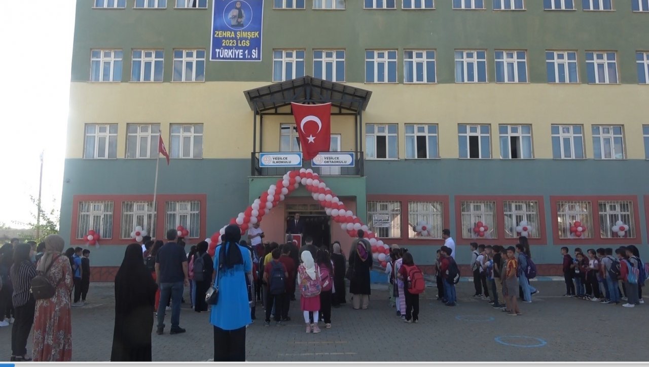 Muş’ta eğitim öğretim yılının ilk ders zili çaldı