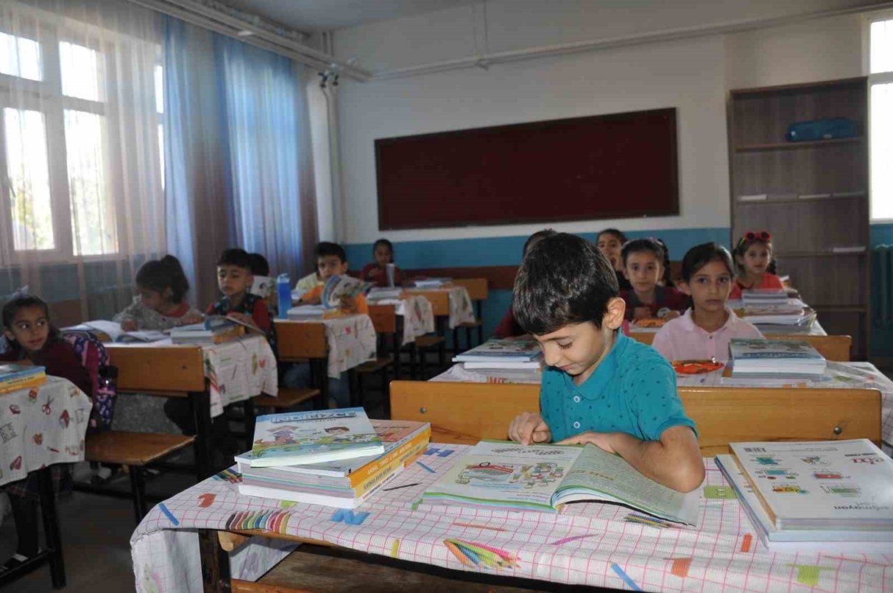 Muş’ta eğitim öğretim yılının ilk ders zili çaldı