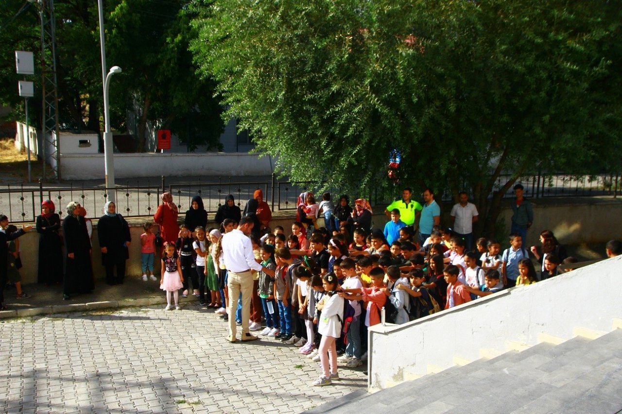 Malazgirt’te ilk ders zili çaldı