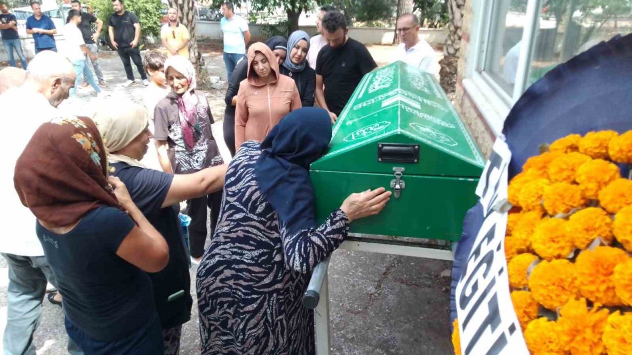 Nagihan öğretmen, son yolculuğuna gözyaşları ve dualarla uğurlandı