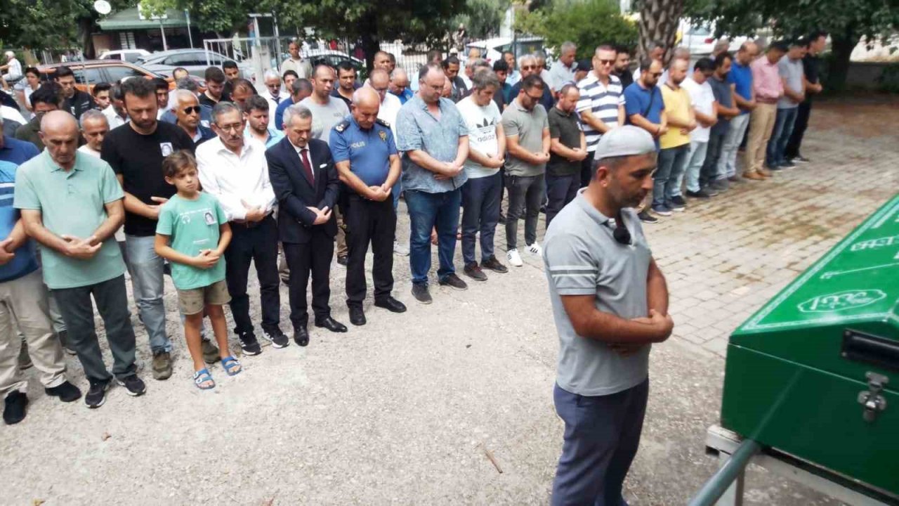 Nagihan öğretmen, son yolculuğuna gözyaşları ve dualarla uğurlandı