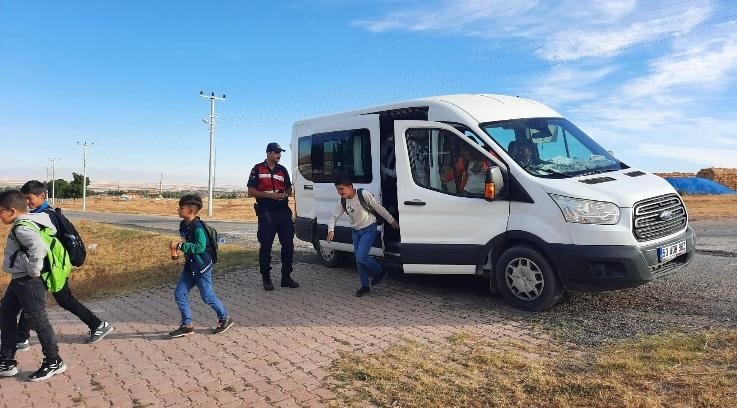 Jandarma’dan okul servislerine denetim