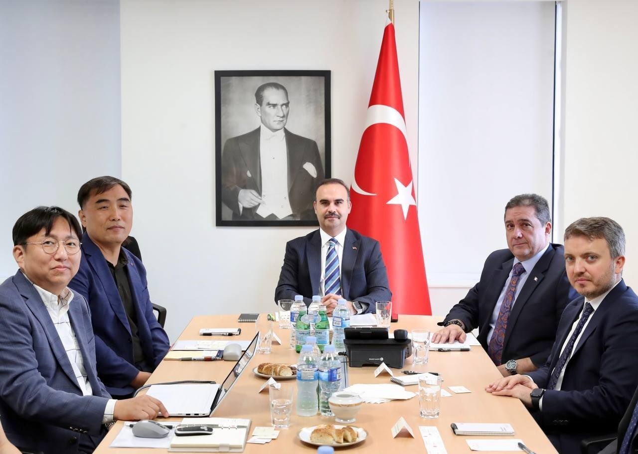 Bakan Kacır, Güney Kore’de küresel markaların yöneticileri ile buluştu