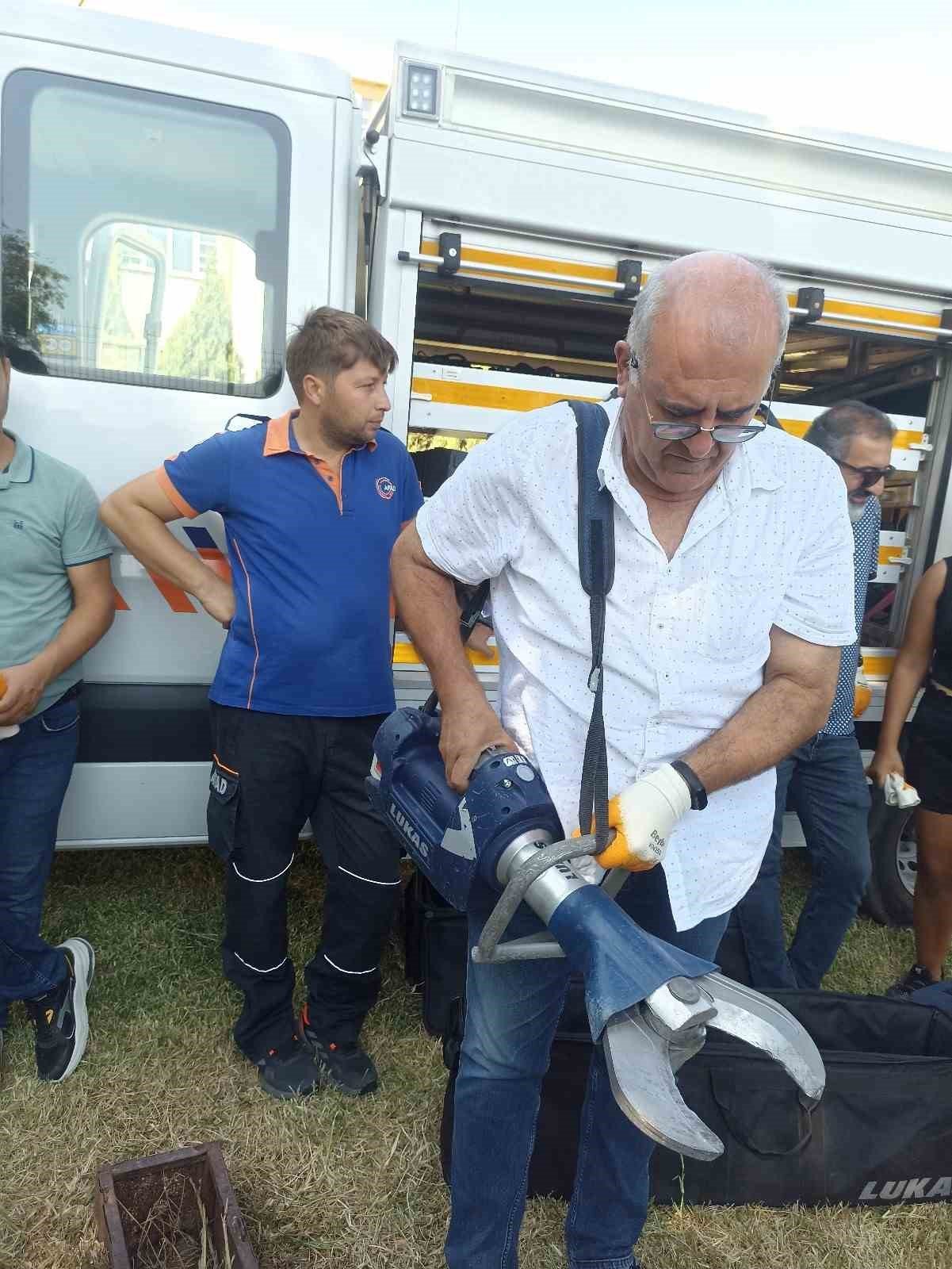 Söke’de öğretmenler arama kurtarma gönüllüsü oldu