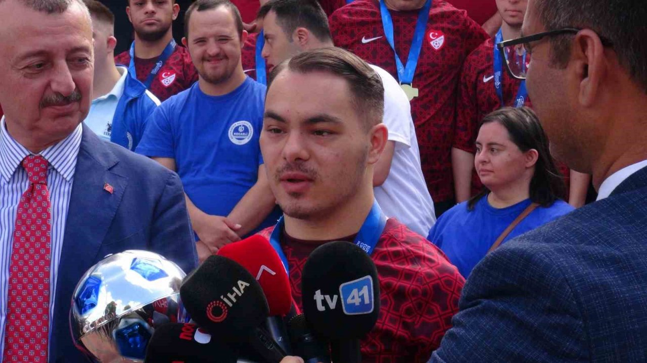 Down Sendromlu Futsal Milli Takımı’na coşkulu karşılama