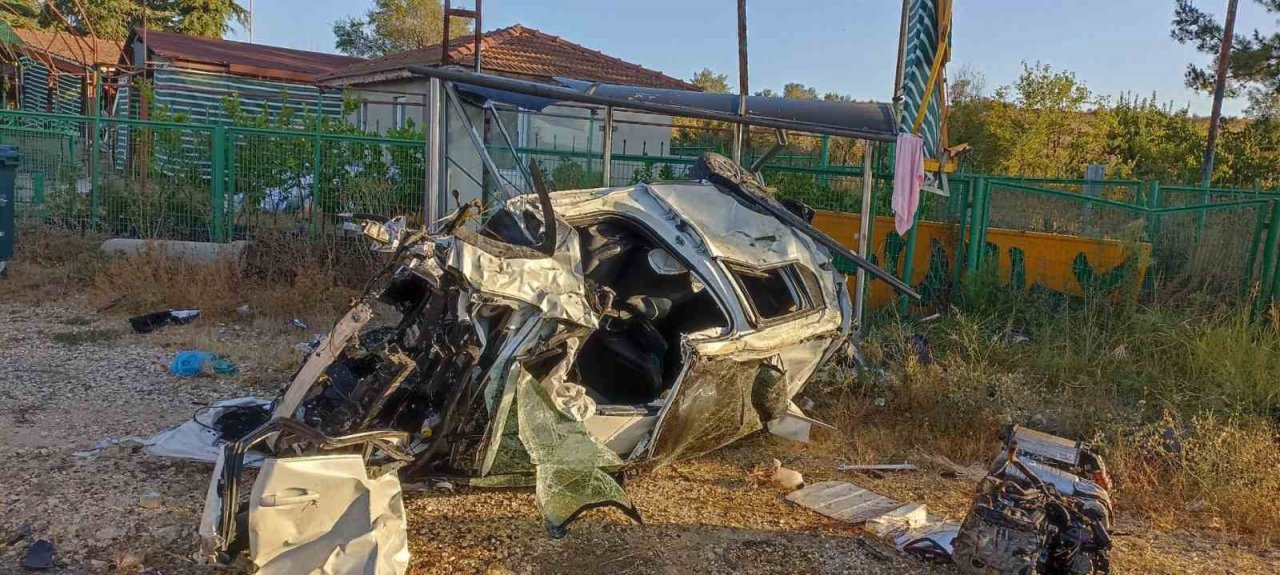 Tekirdağ’da takla atıp durağa dalan otomobilde: 1 ölü, 1 ağır yaralı