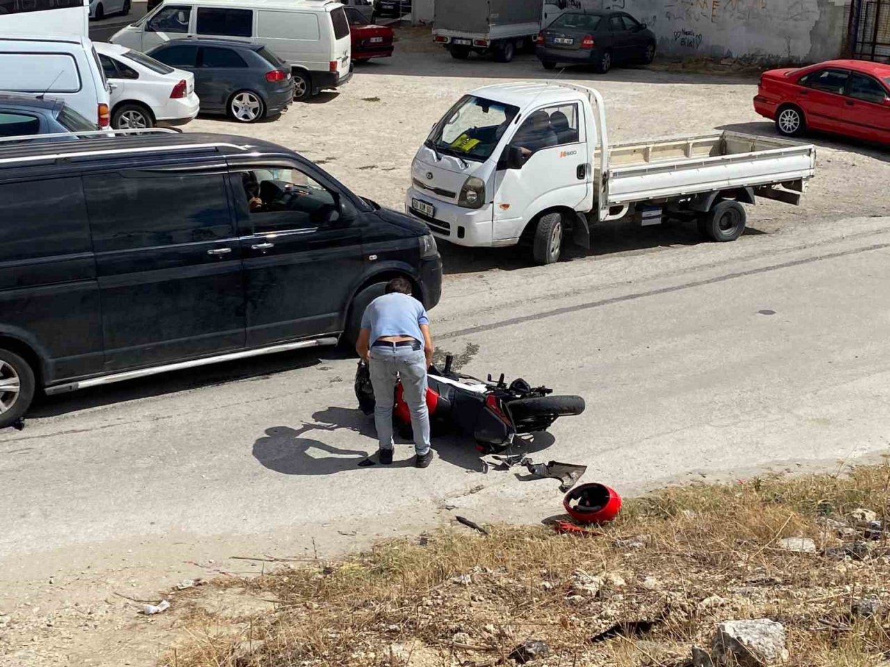 Otomobil ile motosiklet çarpıştı: 1 ağır yaralı