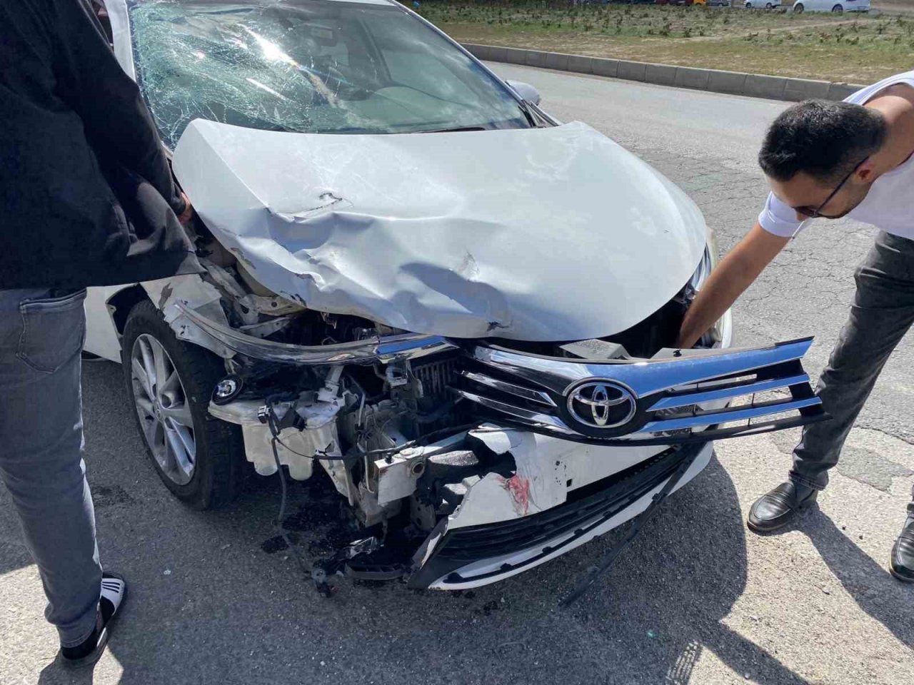 Otomobil ile motosiklet çarpıştı: 1 ağır yaralı